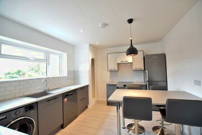3 Bedroom Maisonette To Rent In Yorktown Road, Sandhurst, GU47