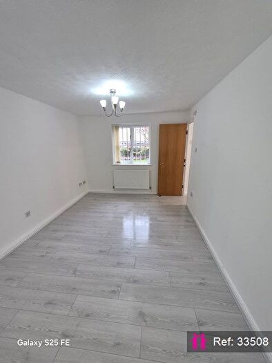 2 Bedroom Flat To Rent In Sheader Drive, Salford, M5