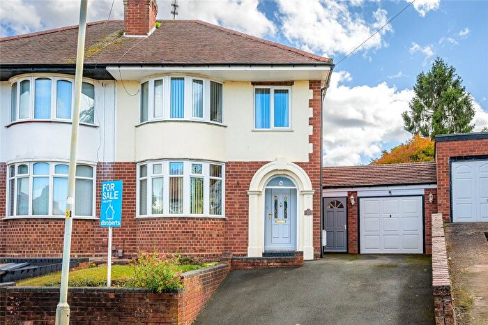 3 Bedroom Semi-detached House For Sale In Lytton Avenue, Penn, Wolverhampton, West Midlands, WV4