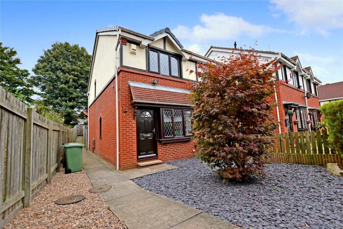 2 Bedroom Town House To Rent In Hopefield Mews, Rothwell, Leeds, West Yorkshire, LS26