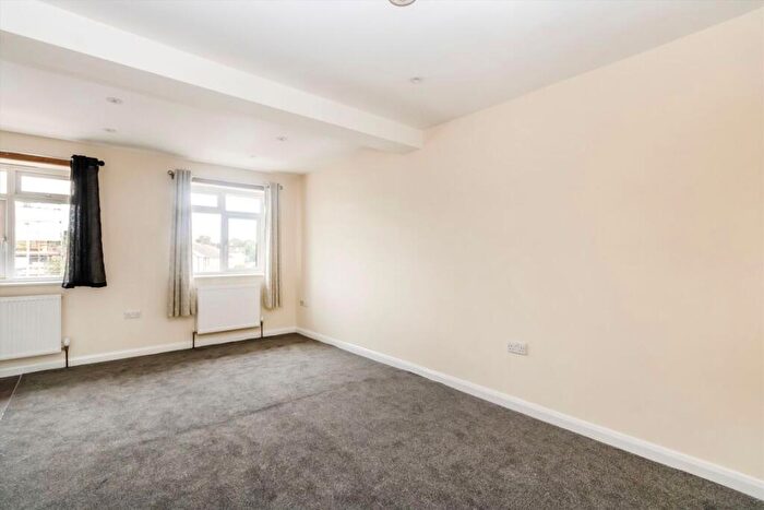 2 Bedroom Flat To Rent In Tolworth Rise South, Tolworth, KT5