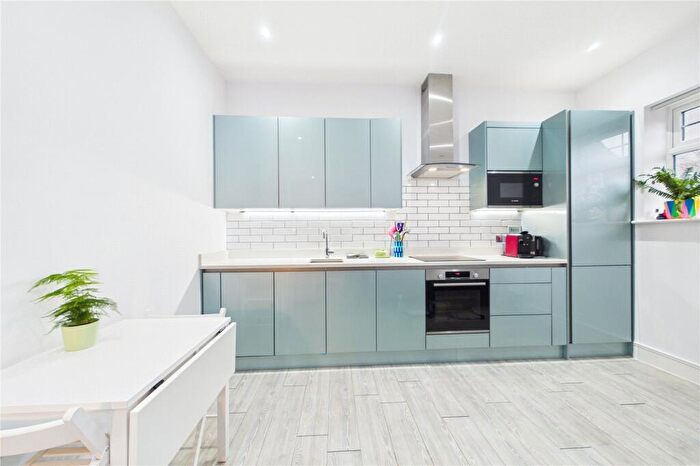 1 Bedroom Apartment For Sale In Basingstoke Road, Spencers Wood, Reading, Berkshire, RG7