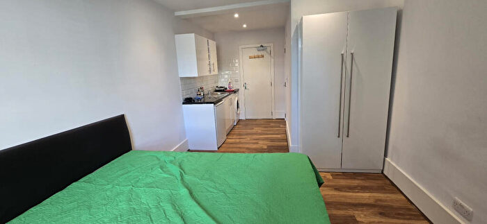 Studio To Rent In Kingsland Road, London, E2