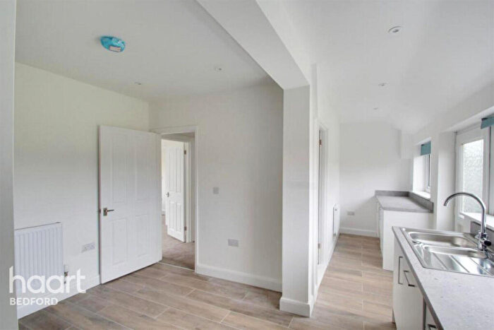 3 Bedroom Terraced House For Sale In Radwell Road, Bedford, MK44