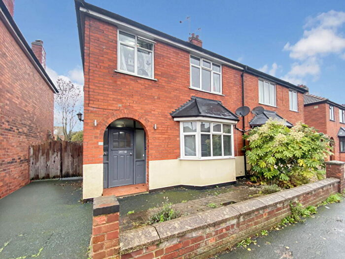 3 Bedroom Semi Detached House For Sale In Huntingtower Road, Grantham, Lincolnshire, NG31