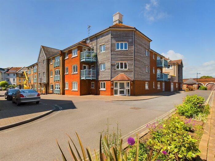 2 Bedroom Flat To Rent In Ropetackle, Shoreham-By-Sea, BN43