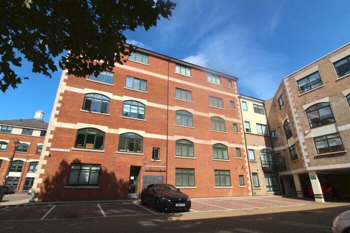 Studio To Rent In Clifton Court, Corner Hall, Hemel Hempstead, Hertfordshire, HP3