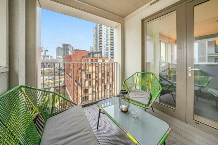 2 Bedroom Flat For Sale In Heygate Street, Elephant And Castle, London, SE17