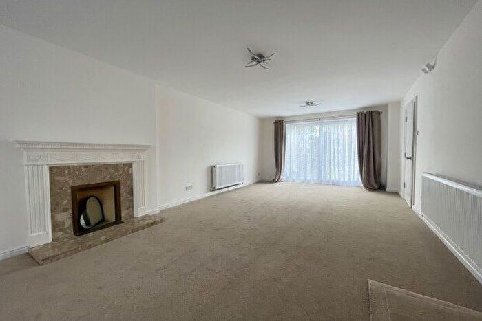 5 Bedroom Detached House To Rent In Beckinsale Grove, Milton Keynes, MK8