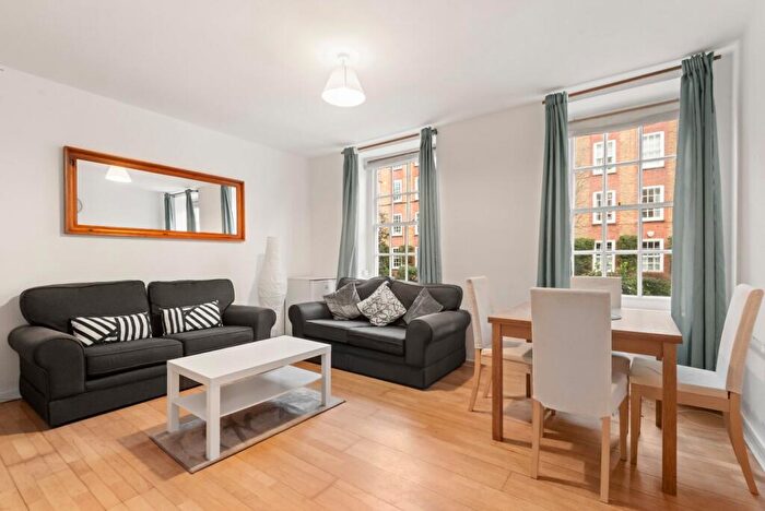 3 Bedroom Flat To Rent In White House, Vicarage Crescent, SW11