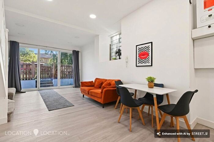 1 Bedroom Maisonette To Rent In Queens Drive, London, N4