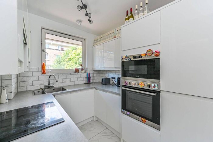 3 Bedroom Flat To Rent In Maysoule Road, , Battersea, London, SW11
