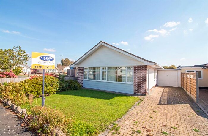 3 Bedroom Detached Bungalow For Sale In Lucerne Avenue, Waterlooville, PO7