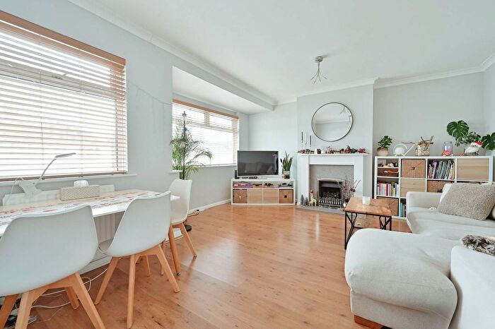 2 Bedroom Maisonette To Rent In Trevellance Way, Watford, WD25