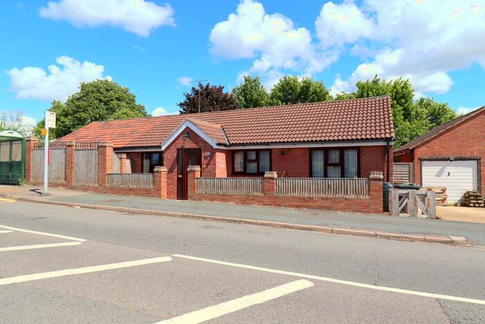 5 Bedroom Detached Bungalow For Sale In Icknield Way, Limbury, Luton, Bedfordshire, LU3