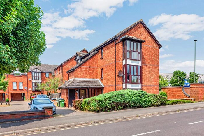 Studio For Sale In Farriers Road, Epsom, KT17