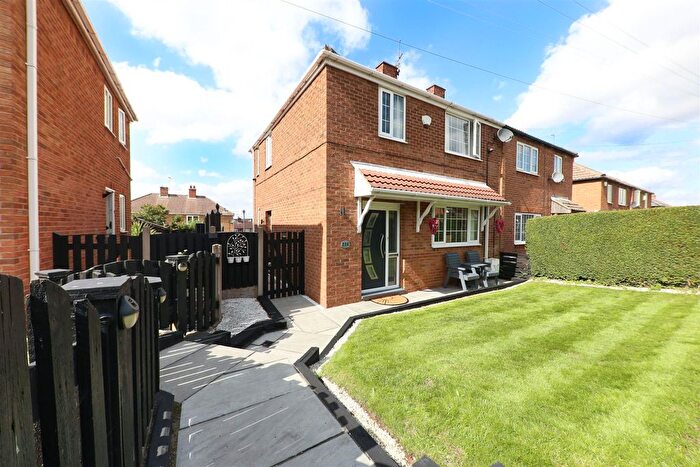 3 Bedroom Semi-Detached House For Sale In Ivanhoe Road, Edlington, Doncaster, DN12