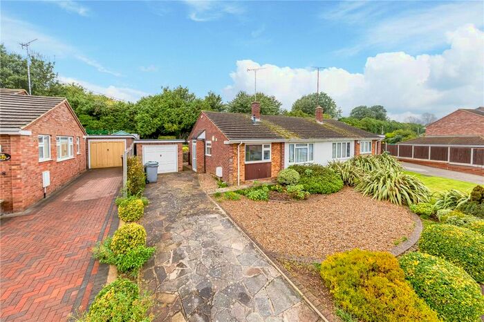 2 Bedroom Bungalow To Rent In Wroxham Way, Harpenden, Hertfordshire AL5