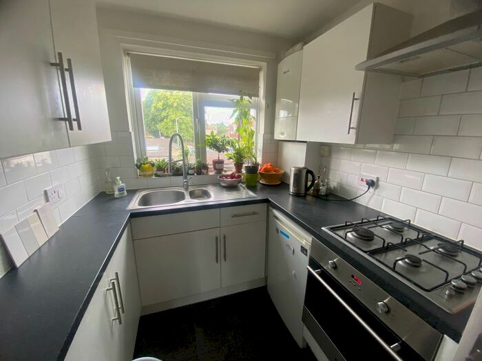 2 Bedroom Flat To Rent In Bourne Parade, Bourne Road, Bexley, DA5