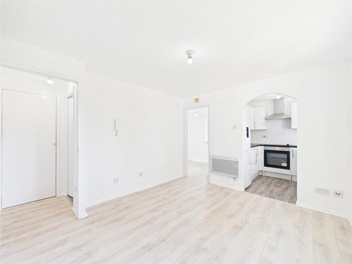 1 Bedroom Flat To Rent In Naunton Way, Hornchurch, RM12