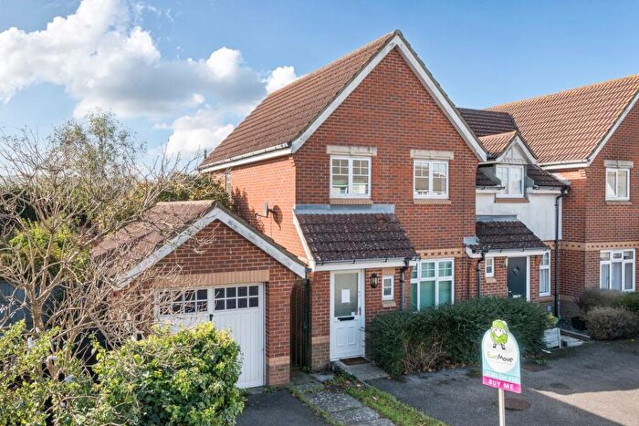 3 Bedroom End Of Terrace House For Sale In Orr Close, Hawkinge, CT18