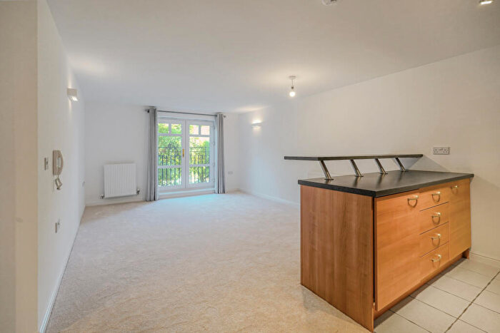 2 Bedroom Flat For Sale In Woodthorpe Mews, Woodthorpe Drive, Nottingham, NG5