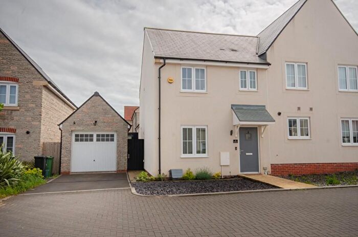 3 Bedroom Semi-Detached House For Sale In Cottongrass Road, Lyde Green, Bristol, BS16