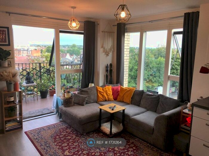 2 Bedroom Flat To Rent In Adenmore Road, London, SE6