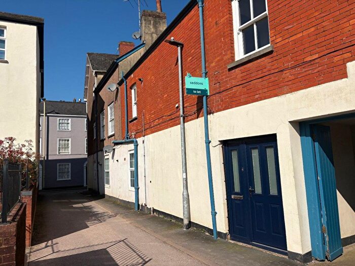 1 Bedroom Flat To Rent In St. Peter Street, Tiverton, Devon, EX16