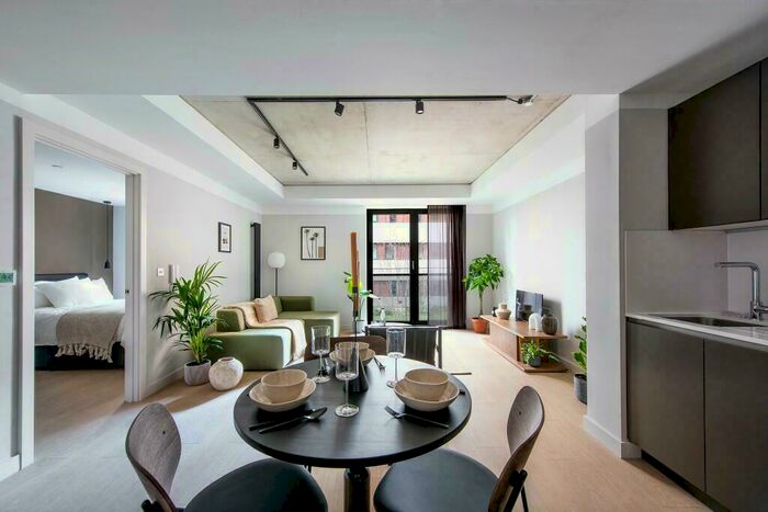 2 Bedroom Apartment To Rent In Kampus Apt South Block, Chorlton Street, Manchester, Greater Manchester, M1