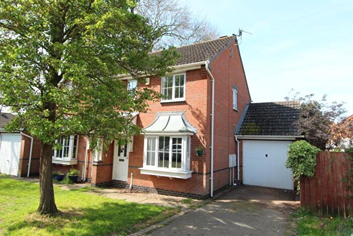 3 Bedroom Semi-Detached House To Rent In Gale Close, Lutterworth, LE17