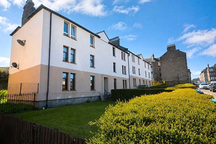2 Bedroom Flat To Rent In Moncur Crescent, Coldside, Dundee, DD3