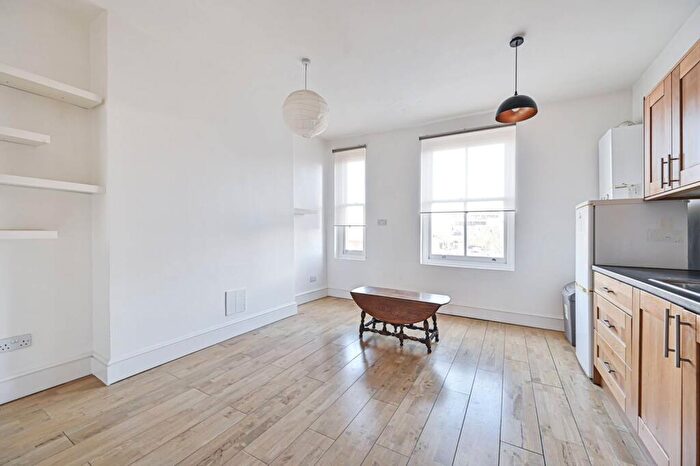 2 Bedroom Flat To Rent In Mare Street, Hackney, London, E8