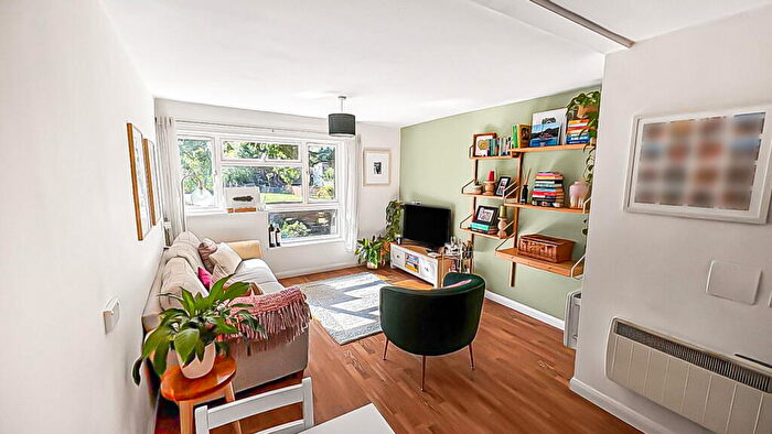 1 Bedroom Flat For Sale In Chislet Close, Beckenham, BR3