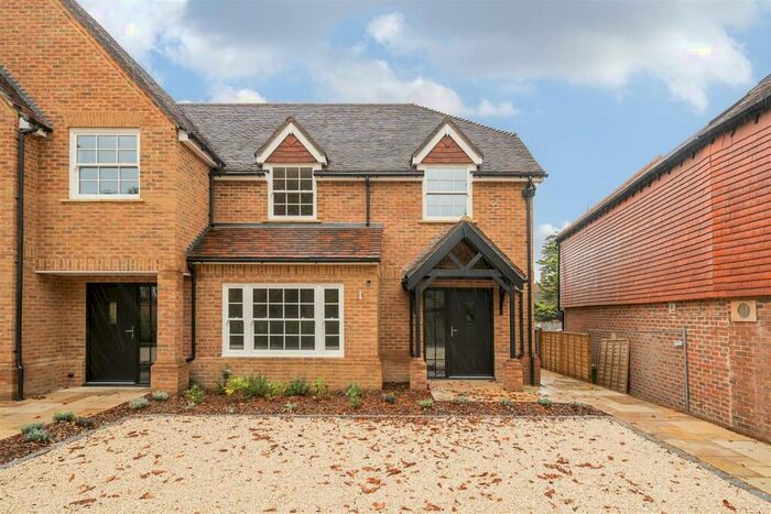 3 Bedroom Semi-Detached House To Rent In The Street, Effingham, KT24