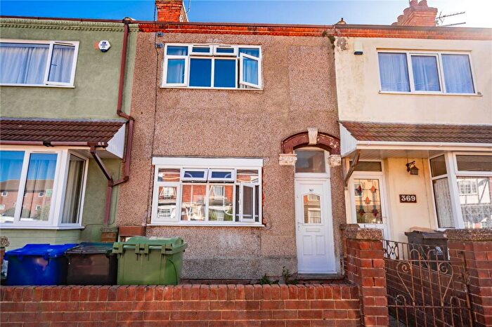 3 Bedroom Terraced House For Sale In Heneage Road, Grimsby, Lincolnshire, DN32