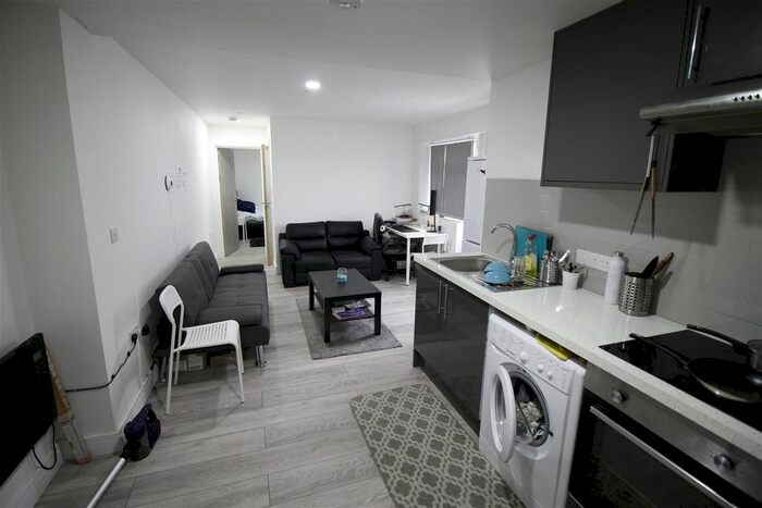 1 Bedroom Flat To Rent In Minny Street, Cathays, Cardiff, CF24