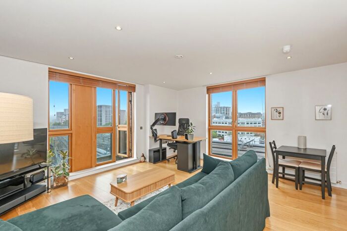 2 Bedroom Flat For Sale In Watermans Place, Granary Wharf, LS1
