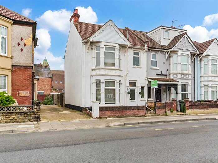 4 Bedroom End Of Terrace House For Sale In Baffins Road, Portsmouth, PO3