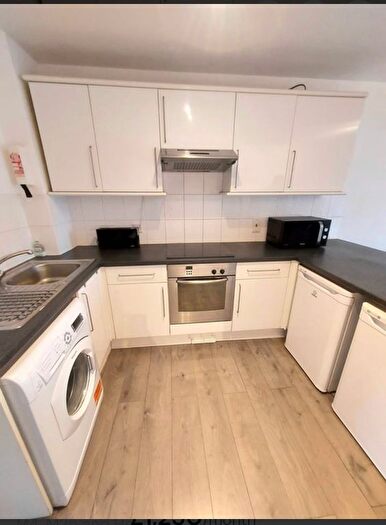 1 Bedroom Flat To Rent In Natalie Close, Feltham, TW14