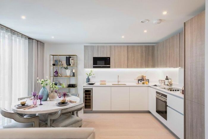 2 Bedroom Flat For Sale In Exmoor Street, Ladbroke Grove, London, W10