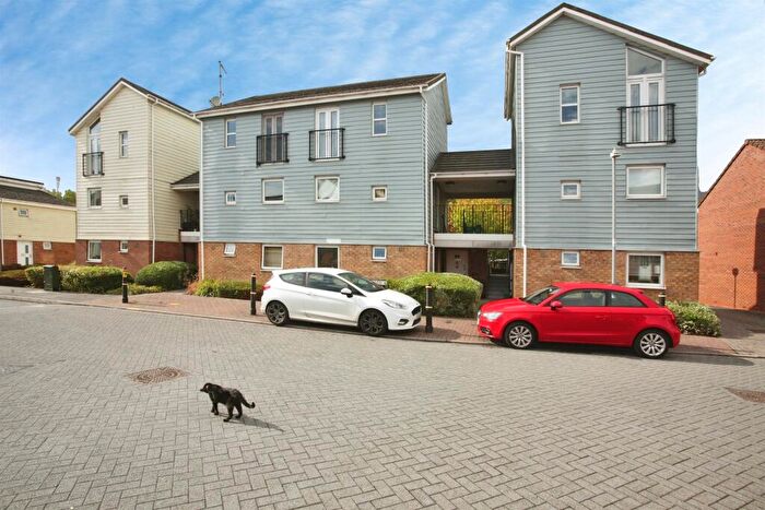 2 Bedroom Flat For Sale In Follager Road, Rugby, CV21