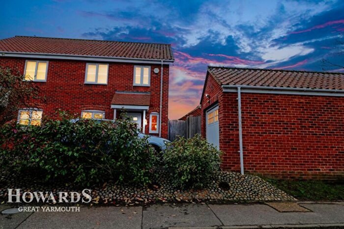 3 Bedroom Semi-Detached House For Sale In School Road, Martham, NR29