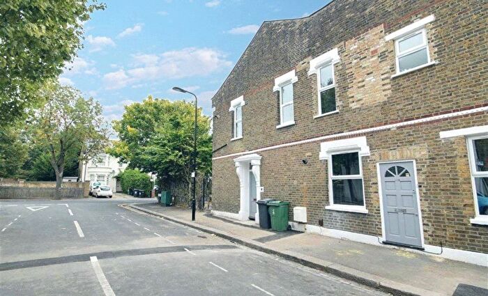 2 Bedroom Flat To Rent In Bulwer Road, Leytonstone, E11