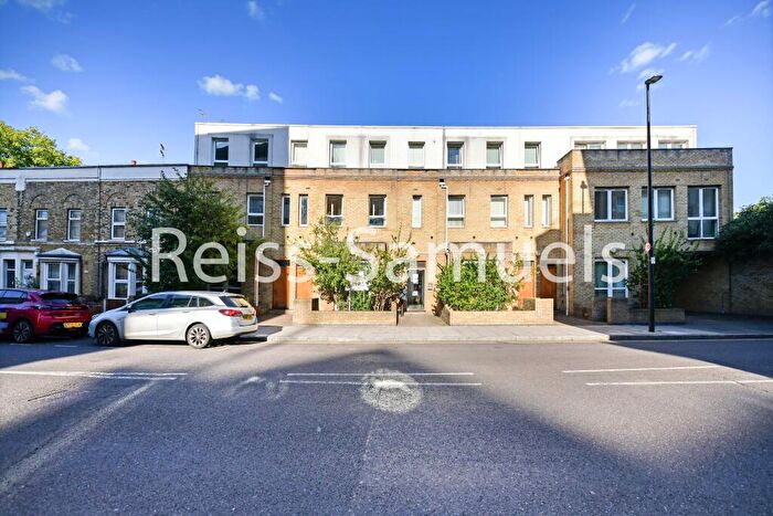 3 Bedroom House To Rent In Westferry Road, Canary Wharf, Tower Hamlets, London, E14