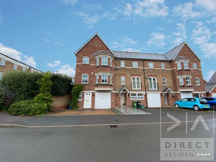 4 Bedroom Semi-Detached House To Rent In Horton Crescent, Epsom, KT19