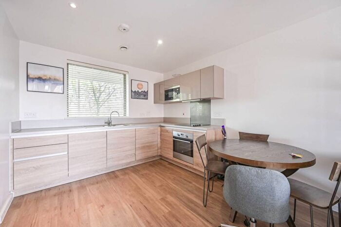 2 Bedroom Flat To Rent In Pioneer Court, Canning Town, London, E16