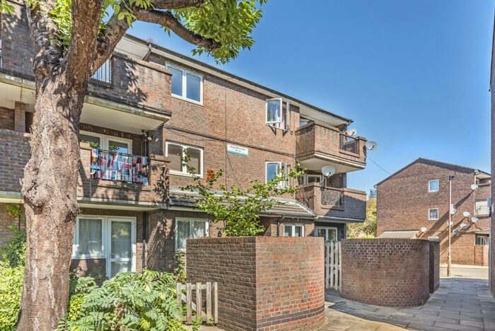 1 Bedroom Flat To Rent In King Arthur Close Peckham, SE15