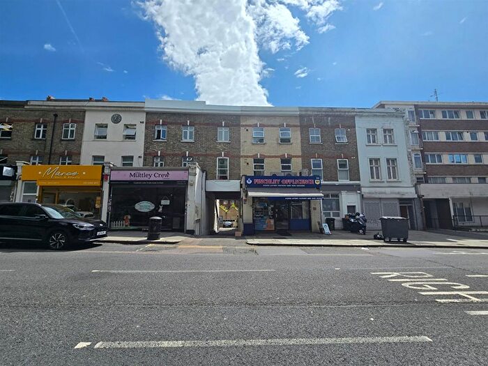Studio To Rent In Regents Park Road, London, N3