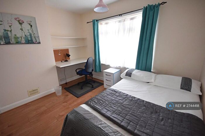 4 Bedroom Semi Detached House To Rent In Begonia Road, Southampton, SO16